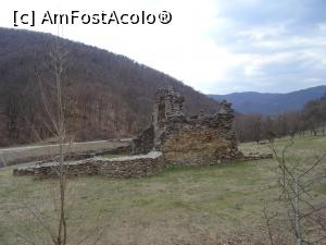 [P18] Ruine biserica Vodița II.  » foto by tata123 🔱
 - 
<span class="allrVoted glyphicon glyphicon-heart hidden" id="av1070289"></span>
<a class="m-l-10 hidden" id="sv1070289" onclick="voting_Foto_DelVot(,1070289,19048)" role="button">șterge vot <span class="glyphicon glyphicon-remove"></span></a>
<a id="v91070289" class=" c-red"  onclick="voting_Foto_SetVot(1070289)" role="button"><span class="glyphicon glyphicon-heart-empty"></span> <b>LIKE</b> = Votează poza</a> <img class="hidden"  id="f1070289W9" src="/imagini/loader.gif" border="0" /><span class="AjErrMes hidden" id="e1070289ErM"></span>