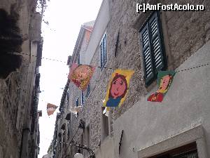 [P09] In Sibenik se desfasura Festivalul International al Copiilor si orasul era decorat cu picturile micilor participanti » foto by monaca
 - 
<span class="allrVoted glyphicon glyphicon-heart hidden" id="av653375"></span>
<a class="m-l-10 hidden" id="sv653375" onclick="voting_Foto_DelVot(,653375,19068)" role="button">șterge vot <span class="glyphicon glyphicon-remove"></span></a>
<a id="v9653375" class=" c-red"  onclick="voting_Foto_SetVot(653375)" role="button"><span class="glyphicon glyphicon-heart-empty"></span> <b>LIKE</b> = Votează poza</a> <img class="hidden"  id="f653375W9" src="/imagini/loader.gif" border="0" /><span class="AjErrMes hidden" id="e653375ErM"></span>