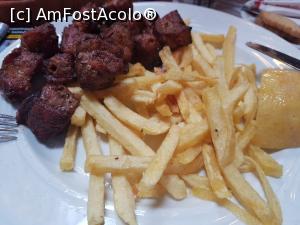 [P25] un sis kebab la o taverna din centru » foto by silvia tudoran
 - 
<span class="allrVoted glyphicon glyphicon-heart hidden" id="av986636"></span>
<a class="m-l-10 hidden" id="sv986636" onclick="voting_Foto_DelVot(,986636,19105)" role="button">șterge vot <span class="glyphicon glyphicon-remove"></span></a>
<a id="v9986636" class=" c-red"  onclick="voting_Foto_SetVot(986636)" role="button"><span class="glyphicon glyphicon-heart-empty"></span> <b>LIKE</b> = Votează poza</a> <img class="hidden"  id="f986636W9" src="/imagini/loader.gif" border="0" /><span class="AjErrMes hidden" id="e986636ErM"></span>