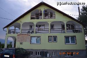 [P04] Pensiunea Victoria vazuta din lateral.  » foto by fregata
 - 
<span class="allrVoted glyphicon glyphicon-heart hidden" id="av656876"></span>
<a class="m-l-10 hidden" id="sv656876" onclick="voting_Foto_DelVot(,656876,19123)" role="button">șterge vot <span class="glyphicon glyphicon-remove"></span></a>
<a id="v9656876" class=" c-red"  onclick="voting_Foto_SetVot(656876)" role="button"><span class="glyphicon glyphicon-heart-empty"></span> <b>LIKE</b> = Votează poza</a> <img class="hidden"  id="f656876W9" src="/imagini/loader.gif" border="0" /><span class="AjErrMes hidden" id="e656876ErM"></span>