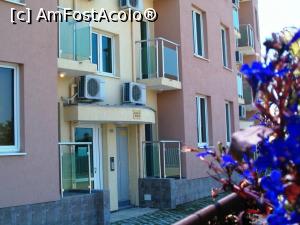 [P06] Una din intrarile in hotel si balcoanele de la dormitoare. » foto by Yoda
 - 
<span class="allrVoted glyphicon glyphicon-heart hidden" id="av1038632"></span>
<a class="m-l-10 hidden" id="sv1038632" onclick="voting_Foto_DelVot(,1038632,19128)" role="button">șterge vot <span class="glyphicon glyphicon-remove"></span></a>
<a id="v91038632" class=" c-red"  onclick="voting_Foto_SetVot(1038632)" role="button"><span class="glyphicon glyphicon-heart-empty"></span> <b>LIKE</b> = Votează poza</a> <img class="hidden"  id="f1038632W9" src="/imagini/loader.gif" border="0" /><span class="AjErrMes hidden" id="e1038632ErM"></span>