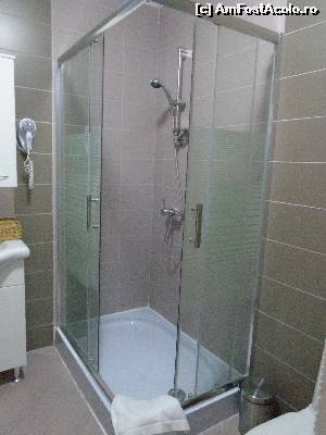 [P03] Cabina de duș » foto by krisztike
 - 
<span class="allrVoted glyphicon glyphicon-heart hidden" id="av658054"></span>
<a class="m-l-10 hidden" id="sv658054" onclick="voting_Foto_DelVot(,658054,19153)" role="button">șterge vot <span class="glyphicon glyphicon-remove"></span></a>
<a id="v9658054" class=" c-red"  onclick="voting_Foto_SetVot(658054)" role="button"><span class="glyphicon glyphicon-heart-empty"></span> <b>LIKE</b> = Votează poza</a> <img class="hidden"  id="f658054W9" src="/imagini/loader.gif" border="0" /><span class="AjErrMes hidden" id="e658054ErM"></span>