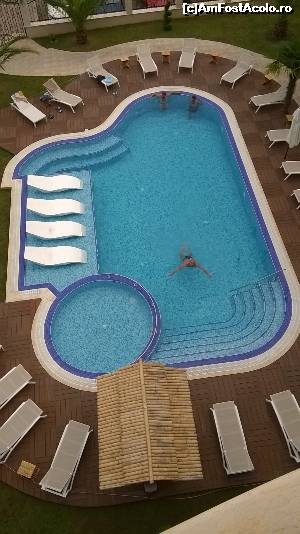 [P25] la piscina cand nu a fost soare » foto by lucy68
 - 
<span class="allrVoted glyphicon glyphicon-heart hidden" id="av659963"></span>
<a class="m-l-10 hidden" id="sv659963" onclick="voting_Foto_DelVot(,659963,19195)" role="button">șterge vot <span class="glyphicon glyphicon-remove"></span></a>
<a id="v9659963" class=" c-red"  onclick="voting_Foto_SetVot(659963)" role="button"><span class="glyphicon glyphicon-heart-empty"></span> <b>LIKE</b> = Votează poza</a> <img class="hidden"  id="f659963W9" src="/imagini/loader.gif" border="0" /><span class="AjErrMes hidden" id="e659963ErM"></span>
