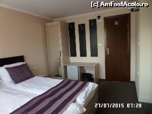 [P06] Camera privită din alt unghi, în față este ușa de la baie » foto by Alina53
 - 
<span class="allrVoted glyphicon glyphicon-heart hidden" id="av668735"></span>
<a class="m-l-10 hidden" id="sv668735" onclick="voting_Foto_DelVot(,668735,19325)" role="button">șterge vot <span class="glyphicon glyphicon-remove"></span></a>
<a id="v9668735" class=" c-red"  onclick="voting_Foto_SetVot(668735)" role="button"><span class="glyphicon glyphicon-heart-empty"></span> <b>LIKE</b> = Votează poza</a> <img class="hidden"  id="f668735W9" src="/imagini/loader.gif" border="0" /><span class="AjErrMes hidden" id="e668735ErM"></span>