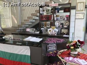 [P10] Kazanlâk - Muzeul trandafirilor, si trandafiri peste tot. Desi la intrare scrie ca se percep 5 leva de foto si 20 leva pentru filmare, am intrebat si mi s-a spus ca nu trebuie sa platesc pentru poze. » foto by mishu
 - 
<span class="allrVoted glyphicon glyphicon-heart hidden" id="av1304152"></span>
<a class="m-l-10 hidden" id="sv1304152" onclick="voting_Foto_DelVot(,1304152,19408)" role="button">șterge vot <span class="glyphicon glyphicon-remove"></span></a>
<a id="v91304152" class=" c-red"  onclick="voting_Foto_SetVot(1304152)" role="button"><span class="glyphicon glyphicon-heart-empty"></span> <b>LIKE</b> = Votează poza</a> <img class="hidden"  id="f1304152W9" src="/imagini/loader.gif" border="0" /><span class="AjErrMes hidden" id="e1304152ErM"></span>