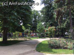 [P06] Parcul din Kazanlâk, trandafiri peste tot » foto by mishu
 - 
<span class="allrVoted glyphicon glyphicon-heart hidden" id="av1304148"></span>
<a class="m-l-10 hidden" id="sv1304148" onclick="voting_Foto_DelVot(,1304148,19408)" role="button">șterge vot <span class="glyphicon glyphicon-remove"></span></a>
<a id="v91304148" class=" c-red"  onclick="voting_Foto_SetVot(1304148)" role="button"><span class="glyphicon glyphicon-heart-empty"></span> <b>LIKE</b> = Votează poza</a> <img class="hidden"  id="f1304148W9" src="/imagini/loader.gif" border="0" /><span class="AjErrMes hidden" id="e1304148ErM"></span>