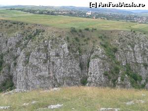 [P09] Cheile iar in fundal satul Tureni » foto by spiros
 - 
<span class="allrVoted glyphicon glyphicon-heart hidden" id="av629360"></span>
<a class="m-l-10 hidden" id="sv629360" onclick="voting_Foto_DelVot(,629360,19414)" role="button">șterge vot <span class="glyphicon glyphicon-remove"></span></a>
<a id="v9629360" class=" c-red"  onclick="voting_Foto_SetVot(629360)" role="button"><span class="glyphicon glyphicon-heart-empty"></span> <b>LIKE</b> = Votează poza</a> <img class="hidden"  id="f629360W9" src="/imagini/loader.gif" border="0" /><span class="AjErrMes hidden" id="e629360ErM"></span>