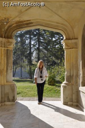 [P17] Eu la Castelul Sturza de la Miclauseni – castelul cu 100 de povesti.  » foto by Diaura*
 - 
<span class="allrVoted glyphicon glyphicon-heart hidden" id="av1065684"></span>
<a class="m-l-10 hidden" id="sv1065684" onclick="voting_Foto_DelVot(,1065684,19447)" role="button">șterge vot <span class="glyphicon glyphicon-remove"></span></a>
<a id="v91065684" class=" c-red"  onclick="voting_Foto_SetVot(1065684)" role="button"><span class="glyphicon glyphicon-heart-empty"></span> <b>LIKE</b> = Votează poza</a> <img class="hidden"  id="f1065684W9" src="/imagini/loader.gif" border="0" /><span class="AjErrMes hidden" id="e1065684ErM"></span>