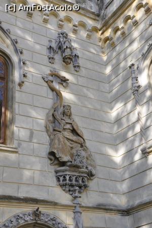 [P06] Castelul Sturza de la Miclauseni – castelul cu 100 de povesti - bogatia decoratiunilor exterioare este plina de simboluri.  » foto by Diaura*
 - 
<span class="allrVoted glyphicon glyphicon-heart hidden" id="av1065673"></span>
<a class="m-l-10 hidden" id="sv1065673" onclick="voting_Foto_DelVot(,1065673,19447)" role="button">șterge vot <span class="glyphicon glyphicon-remove"></span></a>
<a id="v91065673" class=" c-red"  onclick="voting_Foto_SetVot(1065673)" role="button"><span class="glyphicon glyphicon-heart-empty"></span> <b>LIKE</b> = Votează poza</a> <img class="hidden"  id="f1065673W9" src="/imagini/loader.gif" border="0" /><span class="AjErrMes hidden" id="e1065673ErM"></span>