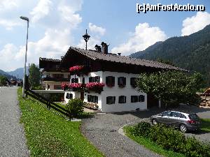 [P68] Austria, Waidring : din colecția de vile a localității » foto by mariana.olaru
 - 
<span class="allrVoted glyphicon glyphicon-heart hidden" id="av680966"></span>
<a class="m-l-10 hidden" id="sv680966" onclick="voting_Foto_DelVot(,680966,19484)" role="button">șterge vot <span class="glyphicon glyphicon-remove"></span></a>
<a id="v9680966" class=" c-red"  onclick="voting_Foto_SetVot(680966)" role="button"><span class="glyphicon glyphicon-heart-empty"></span> <b>LIKE</b> = Votează poza</a> <img class="hidden"  id="f680966W9" src="/imagini/loader.gif" border="0" /><span class="AjErrMes hidden" id="e680966ErM"></span>