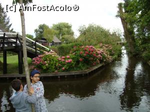 [P27] Turisti la Giethoorn » foto by mireille
 - 
<span class="allrVoted glyphicon glyphicon-heart hidden" id="av1025060"></span>
<a class="m-l-10 hidden" id="sv1025060" onclick="voting_Foto_DelVot(,1025060,19677)" role="button">șterge vot <span class="glyphicon glyphicon-remove"></span></a>
<a id="v91025060" class=" c-red"  onclick="voting_Foto_SetVot(1025060)" role="button"><span class="glyphicon glyphicon-heart-empty"></span> <b>LIKE</b> = Votează poza</a> <img class="hidden"  id="f1025060W9" src="/imagini/loader.gif" border="0" /><span class="AjErrMes hidden" id="e1025060ErM"></span>