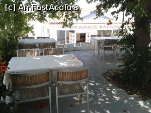 [P24] Taverna Panorama Kalamitsi - ”A dream you can live on”. De pe terasa principală, vedere spre sala interioară a tavernei.  » foto by bogumil
 - 
<span class="allrVoted glyphicon glyphicon-heart hidden" id="av732277"></span>
<a class="m-l-10 hidden" id="sv732277" onclick="voting_Foto_DelVot(,732277,19692)" role="button">șterge vot <span class="glyphicon glyphicon-remove"></span></a>
<a id="v9732277" class=" c-red"  onclick="voting_Foto_SetVot(732277)" role="button"><span class="glyphicon glyphicon-heart-empty"></span> <b>LIKE</b> = Votează poza</a> <img class="hidden"  id="f732277W9" src="/imagini/loader.gif" border="0" /><span class="AjErrMes hidden" id="e732277ErM"></span>
