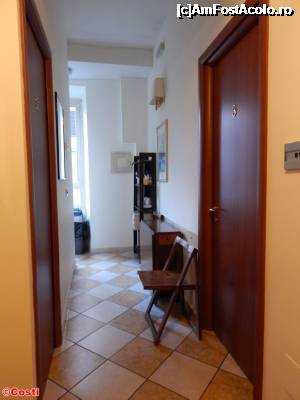 [P07] Holul comun, al apartamentului în care am stat la „B&B Sergio House” » foto by Costi
 - 
<span class="allrVoted glyphicon glyphicon-heart hidden" id="av698504"></span>
<a class="m-l-10 hidden" id="sv698504" onclick="voting_Foto_DelVot(,698504,19759)" role="button">șterge vot <span class="glyphicon glyphicon-remove"></span></a>
<a id="v9698504" class=" c-red"  onclick="voting_Foto_SetVot(698504)" role="button"><span class="glyphicon glyphicon-heart-empty"></span> <b>LIKE</b> = Votează poza</a> <img class="hidden"  id="f698504W9" src="/imagini/loader.gif" border="0" /><span class="AjErrMes hidden" id="e698504ErM"></span>