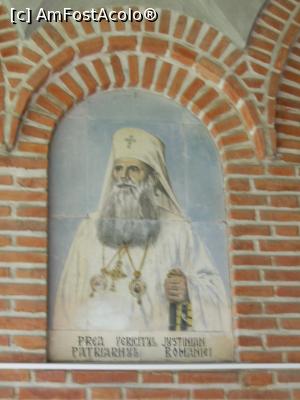 [P15] Mănăstirea Dealu - Pe zidurile exterioare, chipul patriarhului României, Iustinian. » foto by iulianic
 - 
<span class="allrVoted glyphicon glyphicon-heart hidden" id="av1208871"></span>
<a class="m-l-10 hidden" id="sv1208871" onclick="voting_Foto_DelVot(,1208871,19770)" role="button">șterge vot <span class="glyphicon glyphicon-remove"></span></a>
<a id="v91208871" class=" c-red"  onclick="voting_Foto_SetVot(1208871)" role="button"><span class="glyphicon glyphicon-heart-empty"></span> <b>LIKE</b> = Votează poza</a> <img class="hidden"  id="f1208871W9" src="/imagini/loader.gif" border="0" /><span class="AjErrMes hidden" id="e1208871ErM"></span>