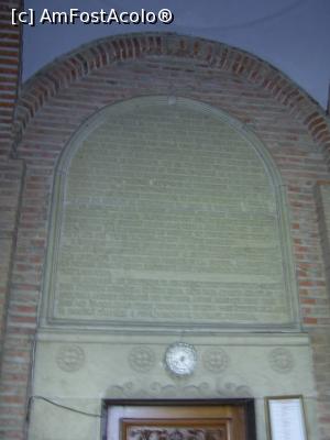 [P17] Mănăstirea Dealu - Pisania deasupra intrării în biserică. » foto by iulianic
 - 
<span class="allrVoted glyphicon glyphicon-heart hidden" id="av1208873"></span>
<a class="m-l-10 hidden" id="sv1208873" onclick="voting_Foto_DelVot(,1208873,19770)" role="button">șterge vot <span class="glyphicon glyphicon-remove"></span></a>
<a id="v91208873" class=" c-red"  onclick="voting_Foto_SetVot(1208873)" role="button"><span class="glyphicon glyphicon-heart-empty"></span> <b>LIKE</b> = Votează poza</a> <img class="hidden"  id="f1208873W9" src="/imagini/loader.gif" border="0" /><span class="AjErrMes hidden" id="e1208873ErM"></span>