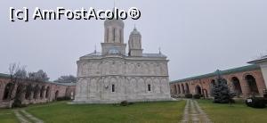 [P02] <strong>Mănăstirea Dealu</strong> » foto by ⭐ValentinB_88⭐
 - 
<span class="allrVoted glyphicon glyphicon-heart hidden" id="av1341218"></span>
<a class="m-l-10 hidden" id="sv1341218" onclick="voting_Foto_DelVot(,1341218,19770)" role="button">șterge vot <span class="glyphicon glyphicon-remove"></span></a>
<a id="v91341218" class=" c-red"  onclick="voting_Foto_SetVot(1341218)" role="button"><span class="glyphicon glyphicon-heart-empty"></span> <b>LIKE</b> = Votează poza</a> <img class="hidden"  id="f1341218W9" src="/imagini/loader.gif" border="0" /><span class="AjErrMes hidden" id="e1341218ErM"></span>