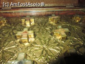 [P26] Caseta cu părticele de moaşte » foto by Michi
 - 
<span class="allrVoted glyphicon glyphicon-heart hidden" id="av1384286"></span>
<a class="m-l-10 hidden" id="sv1384286" onclick="voting_Foto_DelVot(,1384286,19770)" role="button">șterge vot <span class="glyphicon glyphicon-remove"></span></a>
<a id="v91384286" class=" c-red"  onclick="voting_Foto_SetVot(1384286)" role="button"><span class="glyphicon glyphicon-heart-empty"></span> <b>LIKE</b> = Votează poza</a> <img class="hidden"  id="f1384286W9" src="/imagini/loader.gif" border="0" /><span class="AjErrMes hidden" id="e1384286ErM"></span>