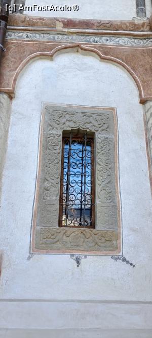 [P13] Ancadrament fereastră biserică. » foto by tata123 🔱
 - 
<span class="allrVoted glyphicon glyphicon-heart hidden" id="av1414705"></span>
<a class="m-l-10 hidden" id="sv1414705" onclick="voting_Foto_DelVot(,1414705,19771)" role="button">șterge vot <span class="glyphicon glyphicon-remove"></span></a>
<a id="v91414705" class=" c-red"  onclick="voting_Foto_SetVot(1414705)" role="button"><span class="glyphicon glyphicon-heart-empty"></span> <b>LIKE</b> = Votează poza</a> <img class="hidden"  id="f1414705W9" src="/imagini/loader.gif" border="0" /><span class="AjErrMes hidden" id="e1414705ErM"></span>