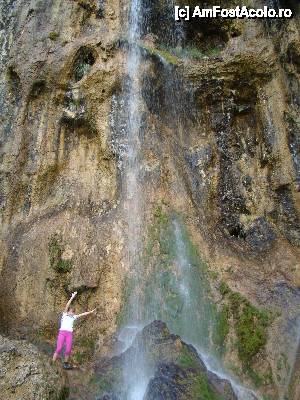 [P11] „Cascada Pişoaia” / Ajungând pe piatra de jos, stropii de apă formează o imagine feerică.  » foto by Utube
 - 
<span class="allrVoted glyphicon glyphicon-heart hidden" id="av410642"></span>
<a class="m-l-10 hidden" id="sv410642" onclick="voting_Foto_DelVot(,410642,19774)" role="button">șterge vot <span class="glyphicon glyphicon-remove"></span></a>
<a id="v9410642" class=" c-red"  onclick="voting_Foto_SetVot(410642)" role="button"><span class="glyphicon glyphicon-heart-empty"></span> <b>LIKE</b> = Votează poza</a> <img class="hidden"  id="f410642W9" src="/imagini/loader.gif" border="0" /><span class="AjErrMes hidden" id="e410642ErM"></span>
