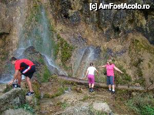 [P14] „Cascada Pişoaia” / Aproape de cascadă, apa te udă destul de bine!  » foto by Utube
 - 
<span class="allrVoted glyphicon glyphicon-heart hidden" id="av410645"></span>
<a class="m-l-10 hidden" id="sv410645" onclick="voting_Foto_DelVot(,410645,19774)" role="button">șterge vot <span class="glyphicon glyphicon-remove"></span></a>
<a id="v9410645" class=" c-red"  onclick="voting_Foto_SetVot(410645)" role="button"><span class="glyphicon glyphicon-heart-empty"></span> <b>LIKE</b> = Votează poza</a> <img class="hidden"  id="f410645W9" src="/imagini/loader.gif" border="0" /><span class="AjErrMes hidden" id="e410645ErM"></span>