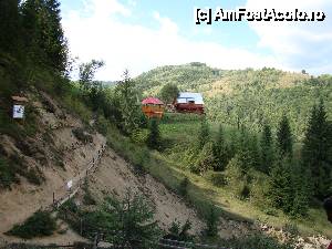 [P19] „Cascada Pişoaia” / Potecuţa ce duce la cabană şi la micul bar.  » foto by Utube
 - 
<span class="allrVoted glyphicon glyphicon-heart hidden" id="av410650"></span>
<a class="m-l-10 hidden" id="sv410650" onclick="voting_Foto_DelVot(,410650,19774)" role="button">șterge vot <span class="glyphicon glyphicon-remove"></span></a>
<a id="v9410650" class=" c-red"  onclick="voting_Foto_SetVot(410650)" role="button"><span class="glyphicon glyphicon-heart-empty"></span> <b>LIKE</b> = Votează poza</a> <img class="hidden"  id="f410650W9" src="/imagini/loader.gif" border="0" /><span class="AjErrMes hidden" id="e410650ErM"></span>