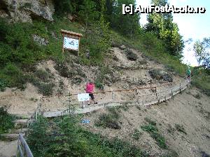 [P22] „Cascada Pişoaia” / Spre Cabana Cascada.  » foto by Utube
 - 
<span class="allrVoted glyphicon glyphicon-heart hidden" id="av410653"></span>
<a class="m-l-10 hidden" id="sv410653" onclick="voting_Foto_DelVot(,410653,19774)" role="button">șterge vot <span class="glyphicon glyphicon-remove"></span></a>
<a id="v9410653" class=" c-red"  onclick="voting_Foto_SetVot(410653)" role="button"><span class="glyphicon glyphicon-heart-empty"></span> <b>LIKE</b> = Votează poza</a> <img class="hidden"  id="f410653W9" src="/imagini/loader.gif" border="0" /><span class="AjErrMes hidden" id="e410653ErM"></span>