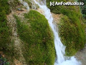 [P06] „Cascada Pişoaia” / Una din micile şi frumoasele căderi de apă, realizate de pârâu, după ce trece de înaltul perete de marnă.  » foto by Utube
 - 
<span class="allrVoted glyphicon glyphicon-heart hidden" id="av410637"></span>
<a class="m-l-10 hidden" id="sv410637" onclick="voting_Foto_DelVot(,410637,19774)" role="button">șterge vot <span class="glyphicon glyphicon-remove"></span></a>
<a id="v9410637" class=" c-red"  onclick="voting_Foto_SetVot(410637)" role="button"><span class="glyphicon glyphicon-heart-empty"></span> <b>LIKE</b> = Votează poza</a> <img class="hidden"  id="f410637W9" src="/imagini/loader.gif" border="0" /><span class="AjErrMes hidden" id="e410637ErM"></span>
