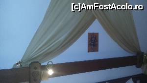 [P12] Un fel de perdea pe peretele din capul patuluiAppartementhaus Sonne din Millstatt, Carinthia.  » foto by traian.leuca †
 - 
<span class="allrVoted glyphicon glyphicon-heart hidden" id="av700862"></span>
<a class="m-l-10 hidden" id="sv700862" onclick="voting_Foto_DelVot(,700862,19780)" role="button">șterge vot <span class="glyphicon glyphicon-remove"></span></a>
<a id="v9700862" class=" c-red"  onclick="voting_Foto_SetVot(700862)" role="button"><span class="glyphicon glyphicon-heart-empty"></span> <b>LIKE</b> = Votează poza</a> <img class="hidden"  id="f700862W9" src="/imagini/loader.gif" border="0" /><span class="AjErrMes hidden" id="e700862ErM"></span>