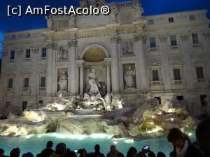 [P02] Fontana di Trevi, noaptea, asediată de turiști!  » foto by lilica2001
 - 
<span class="allrVoted glyphicon glyphicon-heart hidden" id="av748311"></span>
<a class="m-l-10 hidden" id="sv748311" onclick="voting_Foto_DelVot(,748311,19894)" role="button">șterge vot <span class="glyphicon glyphicon-remove"></span></a>
<a id="v9748311" class=" c-red"  onclick="voting_Foto_SetVot(748311)" role="button"><span class="glyphicon glyphicon-heart-empty"></span> <b>LIKE</b> = Votează poza</a> <img class="hidden"  id="f748311W9" src="/imagini/loader.gif" border="0" /><span class="AjErrMes hidden" id="e748311ErM"></span>