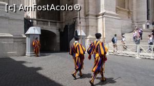 [P07] Schimbarea gărzii elvețiene la Vatican » foto by lilica2001
 - 
<span class="allrVoted glyphicon glyphicon-heart hidden" id="av748345"></span>
<a class="m-l-10 hidden" id="sv748345" onclick="voting_Foto_DelVot(,748345,19894)" role="button">șterge vot <span class="glyphicon glyphicon-remove"></span></a>
<a id="v9748345" class=" c-red"  onclick="voting_Foto_SetVot(748345)" role="button"><span class="glyphicon glyphicon-heart-empty"></span> <b>LIKE</b> = Votează poza</a> <img class="hidden"  id="f748345W9" src="/imagini/loader.gif" border="0" /><span class="AjErrMes hidden" id="e748345ErM"></span>