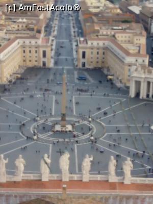 [P03] Piata San Pietro vazuta din cupola Basilicii.  » foto by puy 70
 - 
<span class="allrVoted glyphicon glyphicon-heart hidden" id="av830266"></span>
<a class="m-l-10 hidden" id="sv830266" onclick="voting_Foto_DelVot(,830266,19894)" role="button">șterge vot <span class="glyphicon glyphicon-remove"></span></a>
<a id="v9830266" class=" c-red"  onclick="voting_Foto_SetVot(830266)" role="button"><span class="glyphicon glyphicon-heart-empty"></span> <b>LIKE</b> = Votează poza</a> <img class="hidden"  id="f830266W9" src="/imagini/loader.gif" border="0" /><span class="AjErrMes hidden" id="e830266ErM"></span>