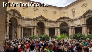 [P03] Haos la vatican... asteptam sa intram in vila de vara...  » foto by OANA PANDELE
 - 
<span class="allrVoted glyphicon glyphicon-heart hidden" id="av870580"></span>
<a class="m-l-10 hidden" id="sv870580" onclick="voting_Foto_DelVot(,870580,19894)" role="button">șterge vot <span class="glyphicon glyphicon-remove"></span></a>
<a id="v9870580" class=" c-red"  onclick="voting_Foto_SetVot(870580)" role="button"><span class="glyphicon glyphicon-heart-empty"></span> <b>LIKE</b> = Votează poza</a> <img class="hidden"  id="f870580W9" src="/imagini/loader.gif" border="0" /><span class="AjErrMes hidden" id="e870580ErM"></span>