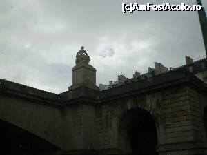 [P08] În partea de sus a unui pod, o statuie ne tratează cu spatele.  » foto by Mihai18
 - 
<span class="allrVoted glyphicon glyphicon-heart hidden" id="av699481"></span>
<a class="m-l-10 hidden" id="sv699481" onclick="voting_Foto_DelVot(,699481,19910)" role="button">șterge vot <span class="glyphicon glyphicon-remove"></span></a>
<a id="v9699481" class=" c-red"  onclick="voting_Foto_SetVot(699481)" role="button"><span class="glyphicon glyphicon-heart-empty"></span> <b>LIKE</b> = Votează poza</a> <img class="hidden"  id="f699481W9" src="/imagini/loader.gif" border="0" /><span class="AjErrMes hidden" id="e699481ErM"></span>
