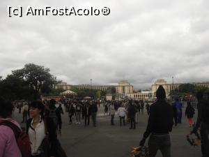 [P01] În fața turnului Eiffel » foto by diacrys*
 - 
<span class="allrVoted glyphicon glyphicon-heart hidden" id="av735053"></span>
<a class="m-l-10 hidden" id="sv735053" onclick="voting_Foto_DelVot(,735053,19911)" role="button">șterge vot <span class="glyphicon glyphicon-remove"></span></a>
<a id="v9735053" class=" c-red"  onclick="voting_Foto_SetVot(735053)" role="button"><span class="glyphicon glyphicon-heart-empty"></span> <b>LIKE</b> = Votează poza</a> <img class="hidden"  id="f735053W9" src="/imagini/loader.gif" border="0" /><span class="AjErrMes hidden" id="e735053ErM"></span>