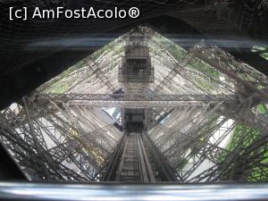 [P11] 11. Dantelărie în metal. Se vede bine una din cele două căi de rulare, cea de jos, a celor două lifturi, montate într-unul din pilonii principali ai turnului.  » foto by doinafil
 - 
<span class="allrVoted glyphicon glyphicon-heart hidden" id="av1153547"></span>
<a class="m-l-10 hidden" id="sv1153547" onclick="voting_Foto_DelVot(,1153547,19911)" role="button">șterge vot <span class="glyphicon glyphicon-remove"></span></a>
<a id="v91153547" class=" c-red"  onclick="voting_Foto_SetVot(1153547)" role="button"><span class="glyphicon glyphicon-heart-empty"></span> <b>LIKE</b> = Votează poza</a> <img class="hidden"  id="f1153547W9" src="/imagini/loader.gif" border="0" /><span class="AjErrMes hidden" id="e1153547ErM"></span>