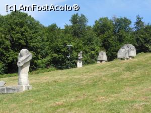 [P21] Tabara de sculptura Magura - Poiana cu sculpturi. » foto by iulianic
 - 
<span class="allrVoted glyphicon glyphicon-heart hidden" id="av1325669"></span>
<a class="m-l-10 hidden" id="sv1325669" onclick="voting_Foto_DelVot(,1325669,19973)" role="button">șterge vot <span class="glyphicon glyphicon-remove"></span></a>
<a id="v91325669" class=" c-red"  onclick="voting_Foto_SetVot(1325669)" role="button"><span class="glyphicon glyphicon-heart-empty"></span> <b>LIKE</b> = Votează poza</a> <img class="hidden"  id="f1325669W9" src="/imagini/loader.gif" border="0" /><span class="AjErrMes hidden" id="e1325669ErM"></span>
