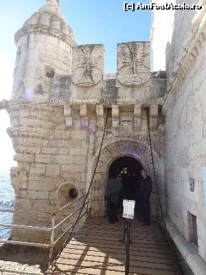 [P03] Intrare în Torre de Belém » foto by Marian Preda
 - 
<span class="allrVoted glyphicon glyphicon-heart hidden" id="av603772"></span>
<a class="m-l-10 hidden" id="sv603772" onclick="voting_Foto_DelVot(,603772,20047)" role="button">șterge vot <span class="glyphicon glyphicon-remove"></span></a>
<a id="v9603772" class=" c-red"  onclick="voting_Foto_SetVot(603772)" role="button"><span class="glyphicon glyphicon-heart-empty"></span> <b>LIKE</b> = Votează poza</a> <img class="hidden"  id="f603772W9" src="/imagini/loader.gif" border="0" /><span class="AjErrMes hidden" id="e603772ErM"></span>