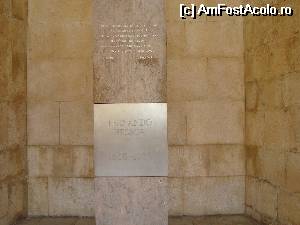 [P17] mormantul lui Fernando Pessoa in partea de nord a galeriilor » foto by mireille
 - 
<span class="allrVoted glyphicon glyphicon-heart hidden" id="av514439"></span>
<a class="m-l-10 hidden" id="sv514439" onclick="voting_Foto_DelVot(,514439,20047)" role="button">șterge vot <span class="glyphicon glyphicon-remove"></span></a>
<a id="v9514439" class=" c-red"  onclick="voting_Foto_SetVot(514439)" role="button"><span class="glyphicon glyphicon-heart-empty"></span> <b>LIKE</b> = Votează poza</a> <img class="hidden"  id="f514439W9" src="/imagini/loader.gif" border="0" /><span class="AjErrMes hidden" id="e514439ErM"></span>