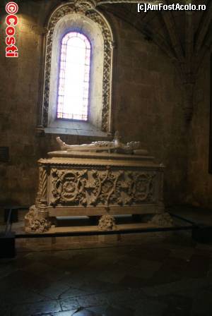 [P25] Mormântul poetului Luis de Camoes, din Igreja de Santa Maria » foto by Costi
 - 
<span class="allrVoted glyphicon glyphicon-heart hidden" id="av502184"></span>
<a class="m-l-10 hidden" id="sv502184" onclick="voting_Foto_DelVot(,502184,20047)" role="button">șterge vot <span class="glyphicon glyphicon-remove"></span></a>
<a id="v9502184" class=" c-red"  onclick="voting_Foto_SetVot(502184)" role="button"><span class="glyphicon glyphicon-heart-empty"></span> <b>LIKE</b> = Votează poza</a> <img class="hidden"  id="f502184W9" src="/imagini/loader.gif" border="0" /><span class="AjErrMes hidden" id="e502184ErM"></span>