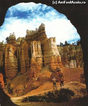 [P02] Red Canyon, vedere de sub arcul natural » foto by Dan-Ioan
 - 
<span class="allrVoted glyphicon glyphicon-heart hidden" id="av548097"></span>
<a class="m-l-10 hidden" id="sv548097" onclick="voting_Foto_DelVot(,548097,20048)" role="button">șterge vot <span class="glyphicon glyphicon-remove"></span></a>
<a id="v9548097" class=" c-red"  onclick="voting_Foto_SetVot(548097)" role="button"><span class="glyphicon glyphicon-heart-empty"></span> <b>LIKE</b> = Votează poza</a> <img class="hidden"  id="f548097W9" src="/imagini/loader.gif" border="0" /><span class="AjErrMes hidden" id="e548097ErM"></span>