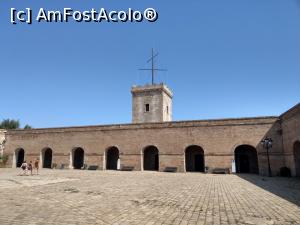 [P73] Curtea interioară a castelului, se vede și turnul de veghe.  » foto by maryka
 - 
<span class="allrVoted glyphicon glyphicon-heart hidden" id="av1116897"></span>
<a class="m-l-10 hidden" id="sv1116897" onclick="voting_Foto_DelVot(,1116897,20055)" role="button">șterge vot <span class="glyphicon glyphicon-remove"></span></a>
<a id="v91116897" class=" c-red"  onclick="voting_Foto_SetVot(1116897)" role="button"><span class="glyphicon glyphicon-heart-empty"></span> <b>LIKE</b> = Votează poza</a> <img class="hidden"  id="f1116897W9" src="/imagini/loader.gif" border="0" /><span class="AjErrMes hidden" id="e1116897ErM"></span>