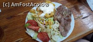 [P26] O altă farfurie la Restaurantul London. Sunt diferite, dar toate farfuriile par la fel. » foto by Aurici
 - 
<span class="allrVoted glyphicon glyphicon-heart hidden" id="av1264427"></span>
<a class="m-l-10 hidden" id="sv1264427" onclick="voting_Foto_DelVot(,1264427,20069)" role="button">șterge vot <span class="glyphicon glyphicon-remove"></span></a>
<a id="v91264427" class=" c-red"  onclick="voting_Foto_SetVot(1264427)" role="button"><span class="glyphicon glyphicon-heart-empty"></span> <b>LIKE</b> = Votează poza</a> <img class="hidden"  id="f1264427W9" src="/imagini/loader.gif" border="0" /><span class="AjErrMes hidden" id="e1264427ErM"></span>
