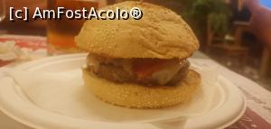 [P41] <strong>Hamburger imens la hamburgueseria de top Fray Juan din zona esplanadei Pilar-Seo.</strong> » foto by Aurici
 - 
<span class="allrVoted glyphicon glyphicon-heart hidden" id="av1264442"></span>
<a class="m-l-10 hidden" id="sv1264442" onclick="voting_Foto_DelVot(,1264442,20069)" role="button">șterge vot <span class="glyphicon glyphicon-remove"></span></a>
<a id="v91264442" class=" c-red"  onclick="voting_Foto_SetVot(1264442)" role="button"><span class="glyphicon glyphicon-heart-empty"></span> <b>LIKE</b> = Votează poza</a> <img class="hidden"  id="f1264442W9" src="/imagini/loader.gif" border="0" /><span class="AjErrMes hidden" id="e1264442ErM"></span>