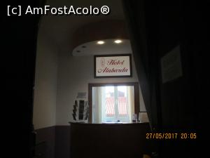 [P02] Hotel Alabarda, receptia.  » foto by elviramvio
 - 
<span class="allrVoted glyphicon glyphicon-heart hidden" id="av871006"></span>
<a class="m-l-10 hidden" id="sv871006" onclick="voting_Foto_DelVot(,871006,20078)" role="button">șterge vot <span class="glyphicon glyphicon-remove"></span></a>
<a id="v9871006" class=" c-red"  onclick="voting_Foto_SetVot(871006)" role="button"><span class="glyphicon glyphicon-heart-empty"></span> <b>LIKE</b> = Votează poza</a> <img class="hidden"  id="f871006W9" src="/imagini/loader.gif" border="0" /><span class="AjErrMes hidden" id="e871006ErM"></span>