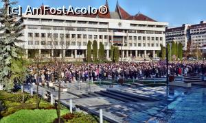 [P07] Mii de oameni (estimările anuale variază între 5.000-7.000) ascultând slujba în linişte, într-o ordine perfectă » foto by Lucien
 - 
<span class="allrVoted glyphicon glyphicon-heart hidden" id="av731539"></span>
<a class="m-l-10 hidden" id="sv731539" onclick="voting_Foto_DelVot(,731539,20160)" role="button">șterge vot <span class="glyphicon glyphicon-remove"></span></a>
<a id="v9731539" class=" c-red"  onclick="voting_Foto_SetVot(731539)" role="button"><span class="glyphicon glyphicon-heart-empty"></span> <b>LIKE</b> = Votează poza</a> <img class="hidden"  id="f731539W9" src="/imagini/loader.gif" border="0" /><span class="AjErrMes hidden" id="e731539ErM"></span>