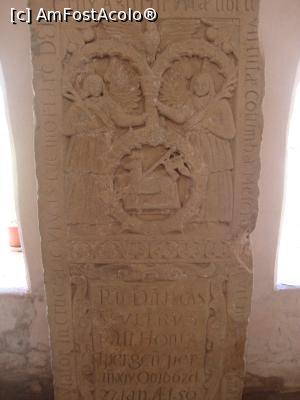[P41] O lespede funerară expusă în biserica fortificată din Hărman.  » foto by Floryn81
 - 
<span class="allrVoted glyphicon glyphicon-heart hidden" id="av730668"></span>
<a class="m-l-10 hidden" id="sv730668" onclick="voting_Foto_DelVot(,730668,20177)" role="button">șterge vot <span class="glyphicon glyphicon-remove"></span></a>
<a id="v9730668" class=" c-red"  onclick="voting_Foto_SetVot(730668)" role="button"><span class="glyphicon glyphicon-heart-empty"></span> <b>LIKE</b> = Votează poza</a> <img class="hidden"  id="f730668W9" src="/imagini/loader.gif" border="0" /><span class="AjErrMes hidden" id="e730668ErM"></span>