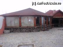 [P07] Foisorul La Sandu, sala nu foarte mare, dar cocheta si primitoare » foto by sunflower
 - 
<span class="allrVoted glyphicon glyphicon-heart hidden" id="av303741"></span>
<a class="m-l-10 hidden" id="sv303741" onclick="voting_Foto_DelVot(,303741,20177)" role="button">șterge vot <span class="glyphicon glyphicon-remove"></span></a>
<a id="v9303741" class=" c-red"  onclick="voting_Foto_SetVot(303741)" role="button"><span class="glyphicon glyphicon-heart-empty"></span> <b>LIKE</b> = Votează poza</a> <img class="hidden"  id="f303741W9" src="/imagini/loader.gif" border="0" /><span class="AjErrMes hidden" id="e303741ErM"></span>