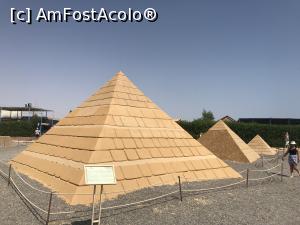 [P03] Sand City Hurghada - Oraşul de Nisip - Piramidele de la Giza » foto by nicole33
 - 
<span class="allrVoted glyphicon glyphicon-heart hidden" id="av1023066"></span>
<a class="m-l-10 hidden" id="sv1023066" onclick="voting_Foto_DelVot(,1023066,20178)" role="button">șterge vot <span class="glyphicon glyphicon-remove"></span></a>
<a id="v91023066" class=" c-red"  onclick="voting_Foto_SetVot(1023066)" role="button"><span class="glyphicon glyphicon-heart-empty"></span> <b>LIKE</b> = Votează poza</a> <img class="hidden"  id="f1023066W9" src="/imagini/loader.gif" border="0" /><span class="AjErrMes hidden" id="e1023066ErM"></span>