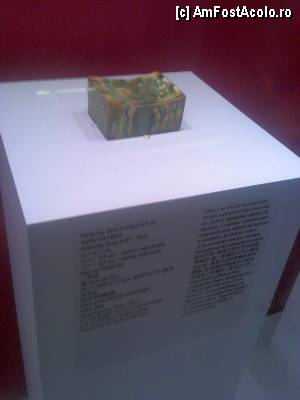 [P10] MNIR - expoziția Comorile Chinei - pernă din ceramică pictată. » foto by Dragoș_MD
 - 
<span class="allrVoted glyphicon glyphicon-heart hidden" id="av445283"></span>
<a class="m-l-10 hidden" id="sv445283" onclick="voting_Foto_DelVot(,445283,20188)" role="button">șterge vot <span class="glyphicon glyphicon-remove"></span></a>
<a id="v9445283" class=" c-red"  onclick="voting_Foto_SetVot(445283)" role="button"><span class="glyphicon glyphicon-heart-empty"></span> <b>LIKE</b> = Votează poza</a> <img class="hidden"  id="f445283W9" src="/imagini/loader.gif" border="0" /><span class="AjErrMes hidden" id="e445283ErM"></span>