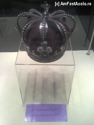 [P22] MNIR - Camera Tezaurului istoric - coroana de oțel a României, făcută din tunurile turcești capturate la 1877. » foto by Dragoș_MD
 - 
<span class="allrVoted glyphicon glyphicon-heart hidden" id="av445313"></span>
<a class="m-l-10 hidden" id="sv445313" onclick="voting_Foto_DelVot(,445313,20188)" role="button">șterge vot <span class="glyphicon glyphicon-remove"></span></a>
<a id="v9445313" class=" c-red"  onclick="voting_Foto_SetVot(445313)" role="button"><span class="glyphicon glyphicon-heart-empty"></span> <b>LIKE</b> = Votează poza</a> <img class="hidden"  id="f445313W9" src="/imagini/loader.gif" border="0" /><span class="AjErrMes hidden" id="e445313ErM"></span>